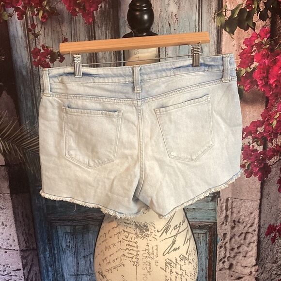 Arizona Jean Company distressed raw edge shortie shorts, size 15, good condition - Picture 5 of 10